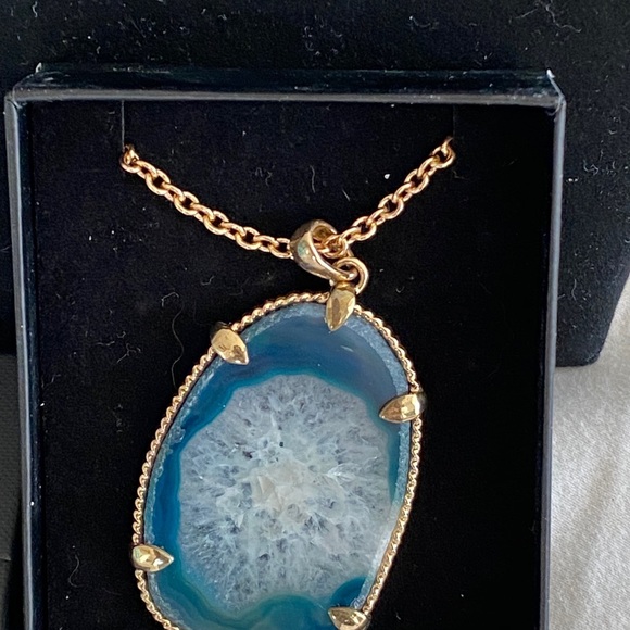 Smooth cut stone necklace - Picture 7 of 7